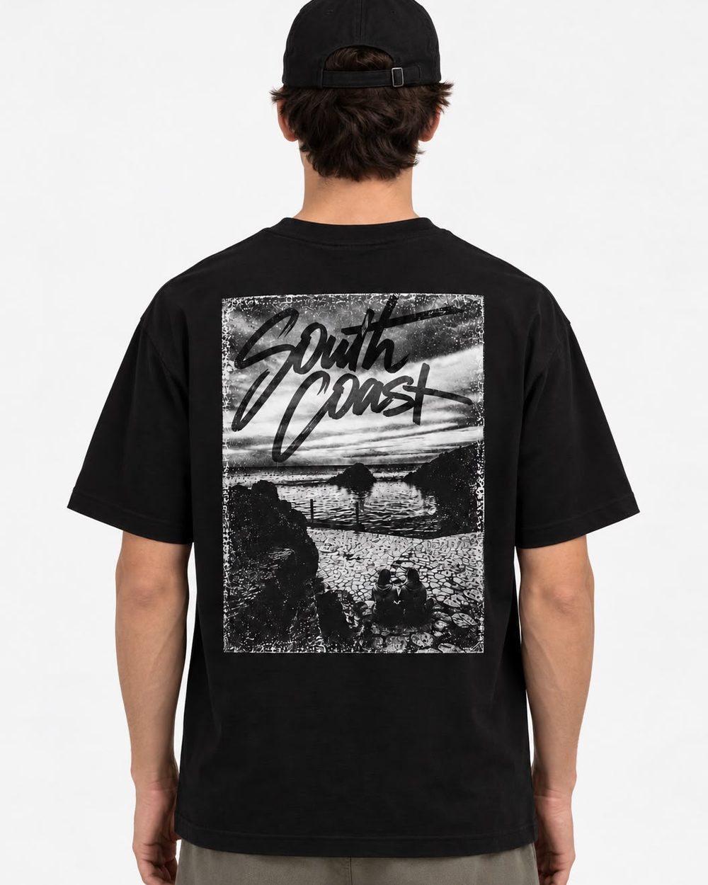 Coastal Frame Tee Nera, indossata di spalle